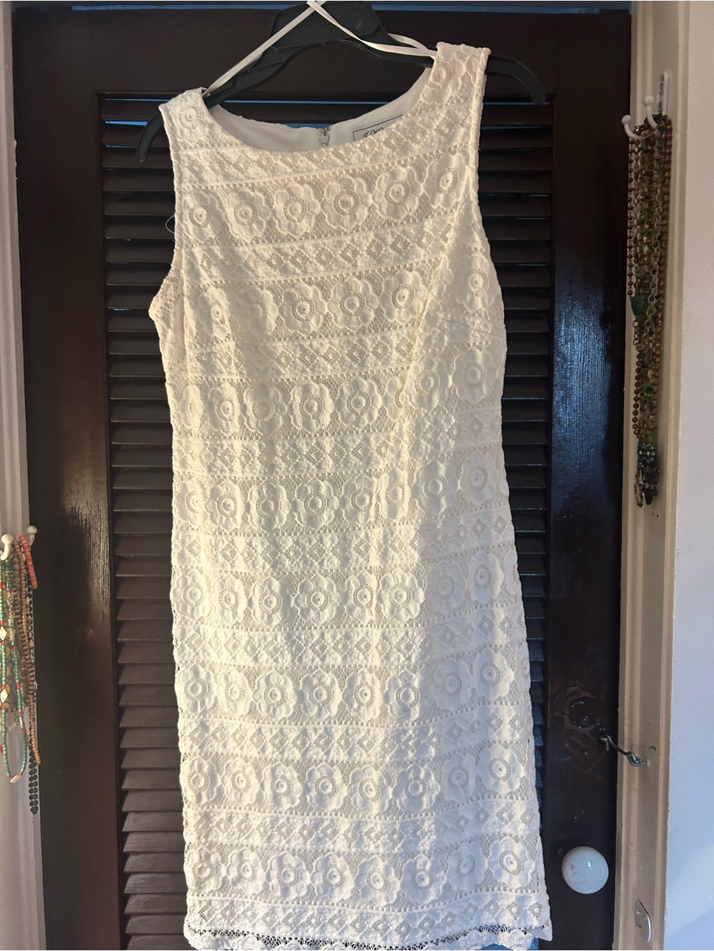 Women's White Sleeveless Lace Midi Dress